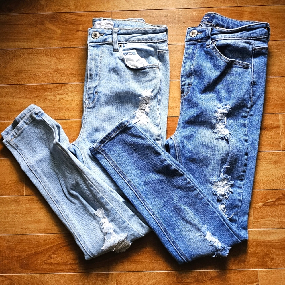 2 pairs of Jeans